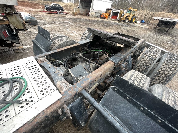 #238-•-2007-freightliner-semi-tractor-(title-in-delay)-(denmark,-wi)-image-25