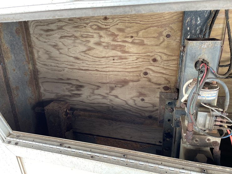 #280-•-2015-united-uxgn-8.536tr80-(3)-axle-enclosed-trailer-(has-wi.-title)-(mason,-wi)-image-19