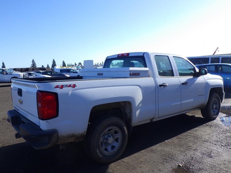 2018-chevrolet-1500-image-3