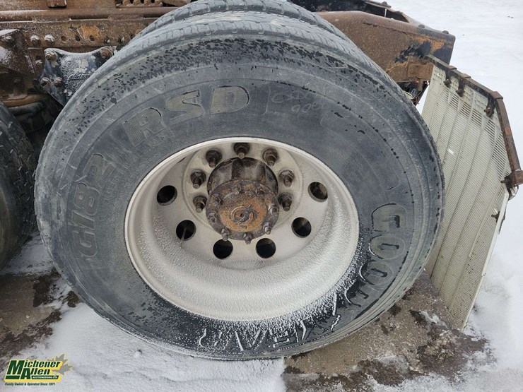 2008-freightliner-m2-106-image-8