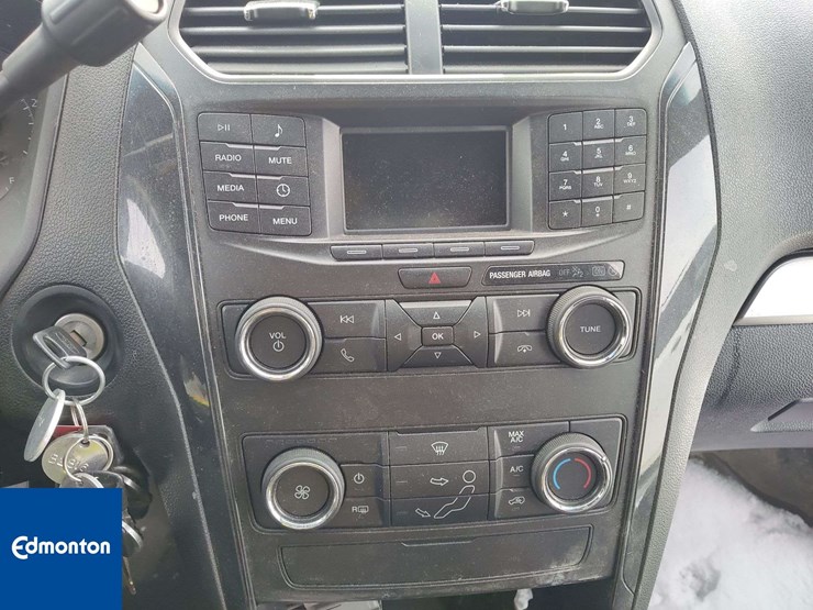 2019-ford-explorer-image-17