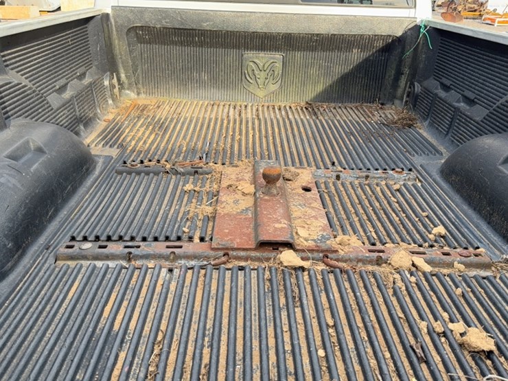 2004-dodge-3500-image-11