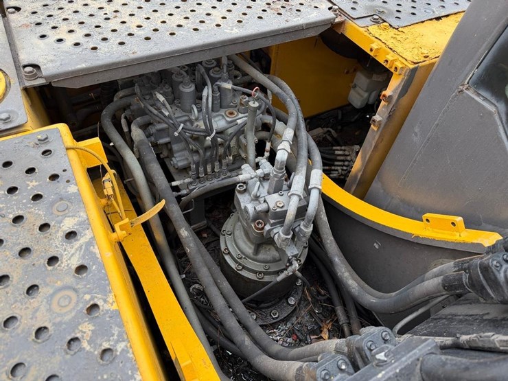 2015-volvo-ec220dlr-image-20