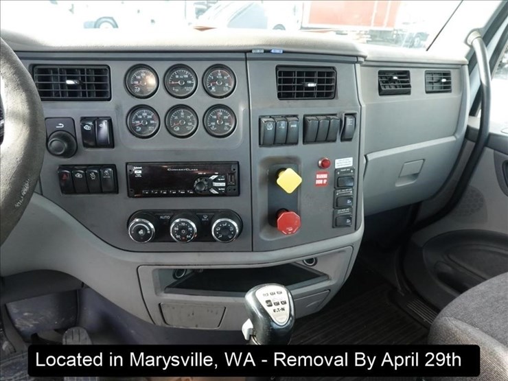 2015-peterbilt-567-image-21