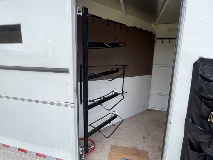 #292-•-2005-trails-west-classic-horse-trailer-(has-mn-title-in-delay)(scandia,-mn)-image-33