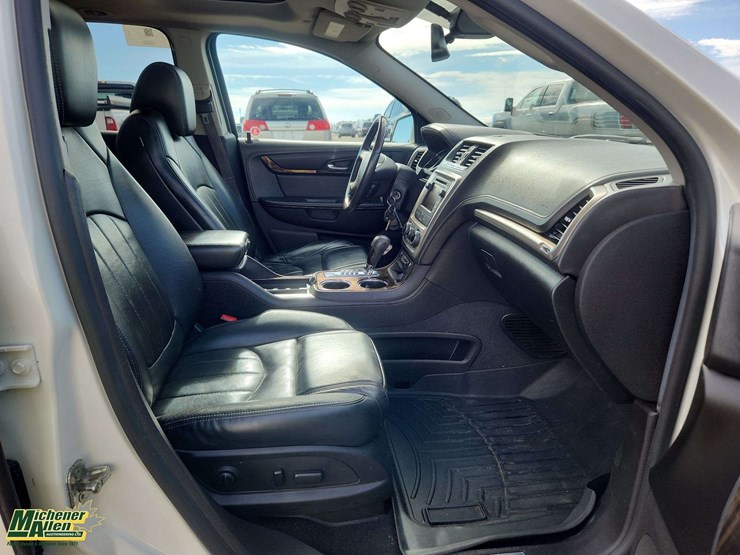 2014-gmc-acadia-denali-image-18