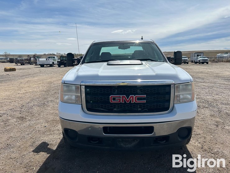 2013-gmc-sierra-3500-image-2