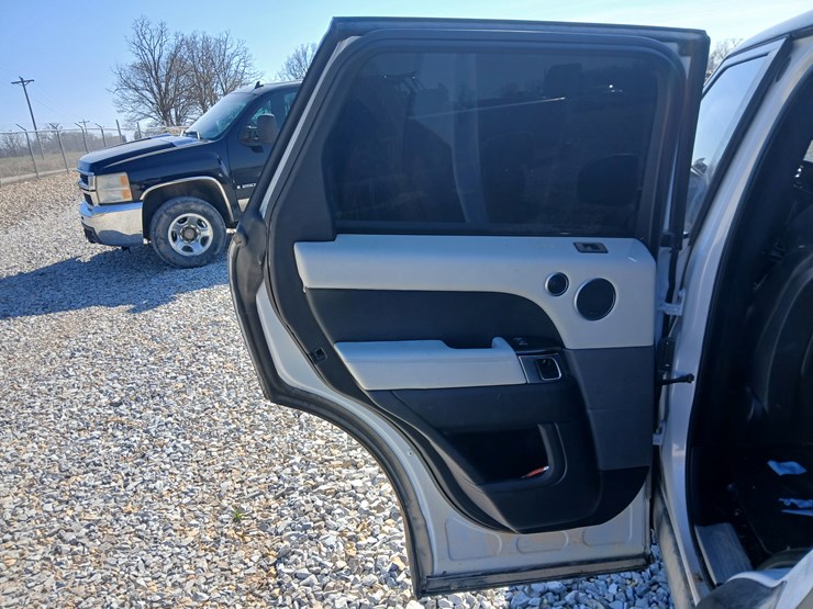 2016-land-rover-range-rover-image-56