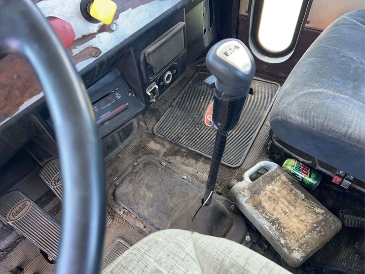 1989-peterbilt-375-image-15