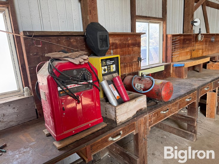 welder/charger-&-accessories-image-3