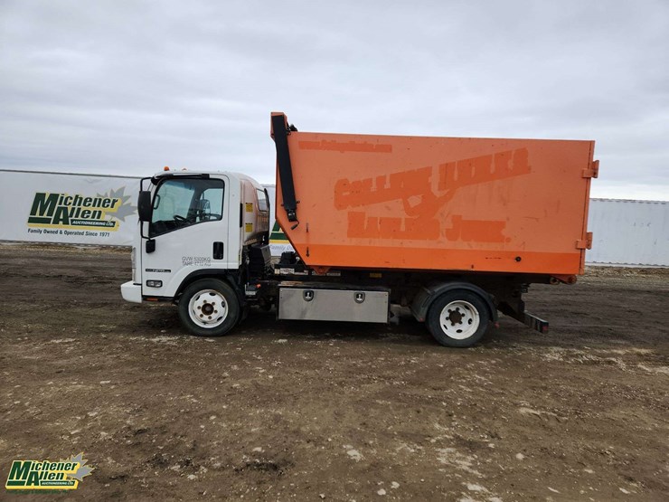 2016-isuzu-npr-image-14