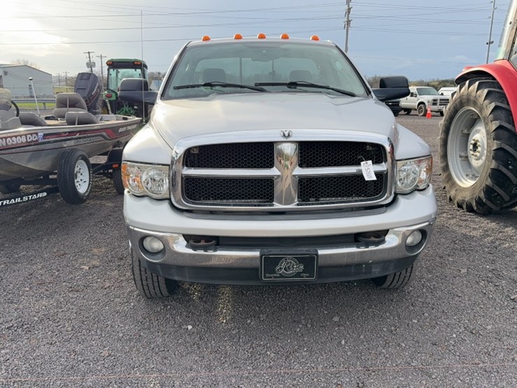 2004-dodge-3500-image-2