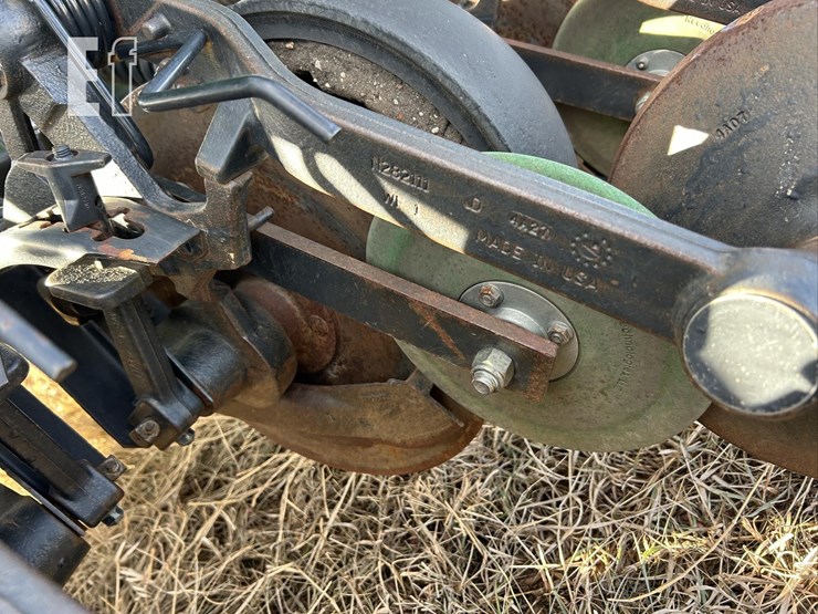 2004-john-deere-1590-image-54