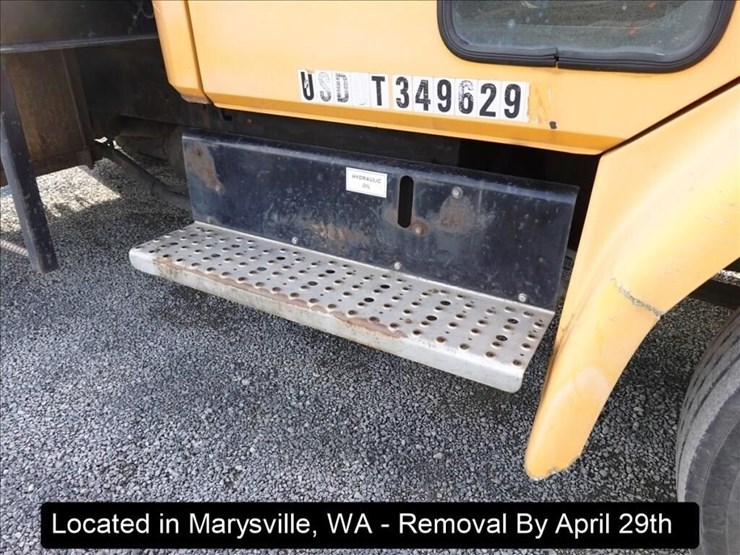 1995-freightliner-fl60-image-23