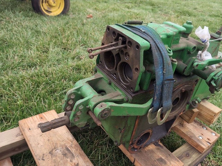 john-deere-tractor-transmission-assembly-image-6
