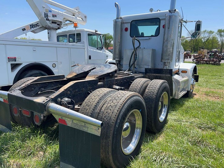 1989-peterbilt-375-image-3