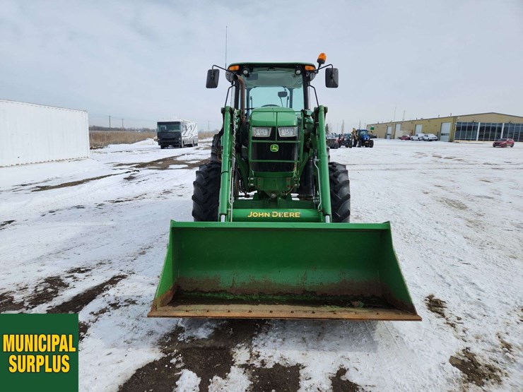 2014-john-deere-6115d-image-23
