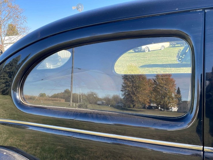 1938-ford-two-door-deluxe-sedan---original-car!-image-35