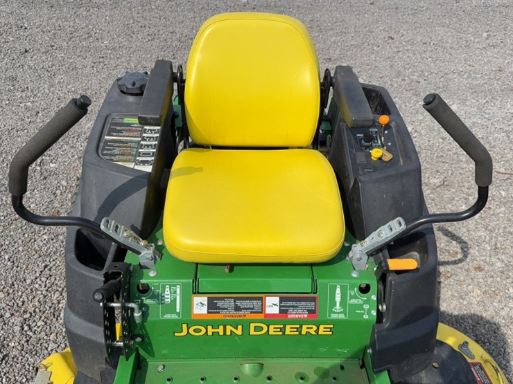 #4063-•-john-deere-eztrak-zero-turn-mower-image-6