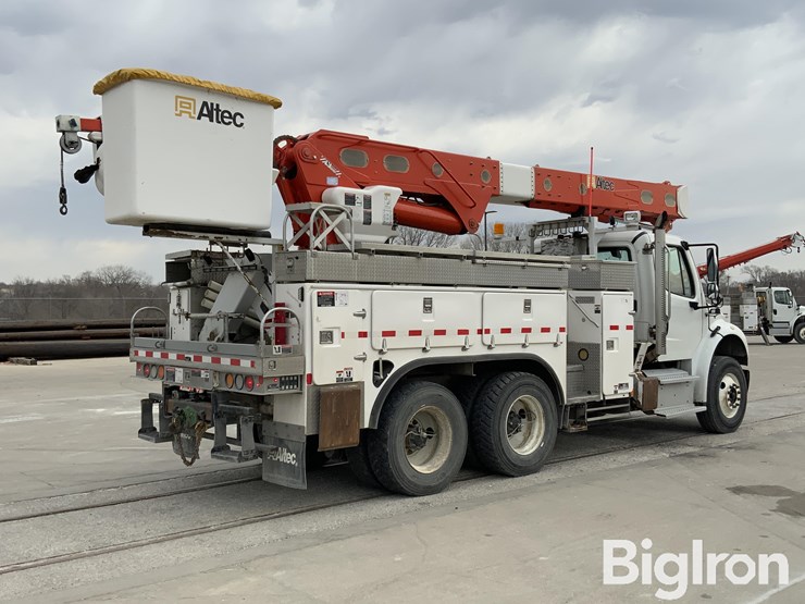 2014-freightliner-m2-106-image-13