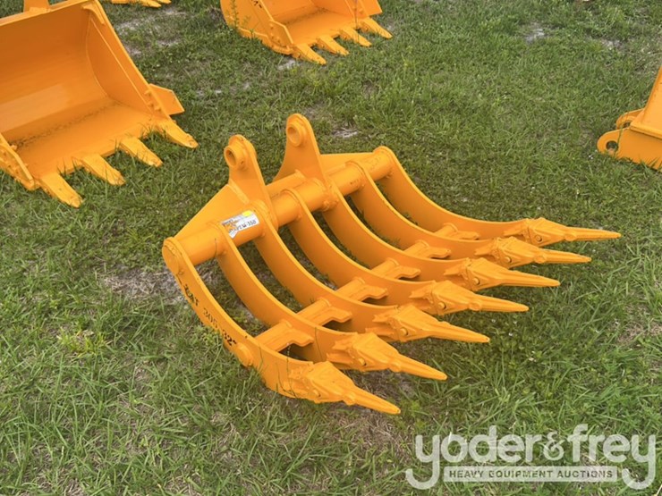 2026-caterpillar-305-image-1