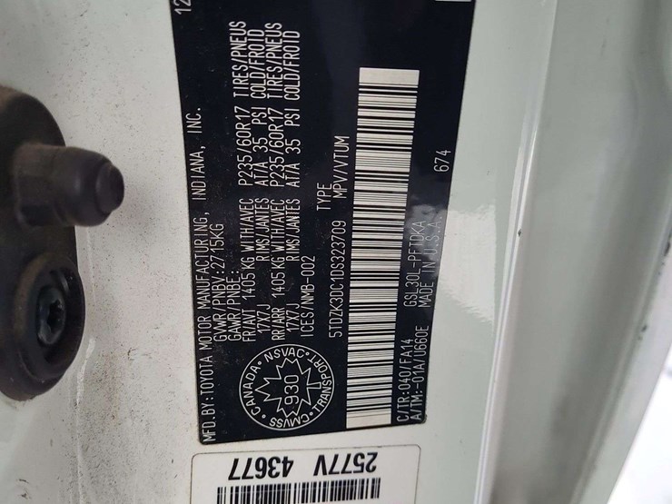 2013-toyota-sienna-image-31