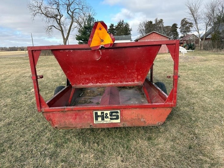 h&s-20'-tricycle-front-feeder-wagon-image-8