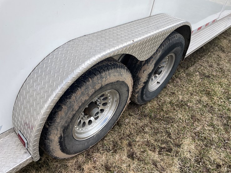 #292-•-2005-trails-west-classic-horse-trailer-(has-mn-title-in-delay)(scandia,-mn)-image-20