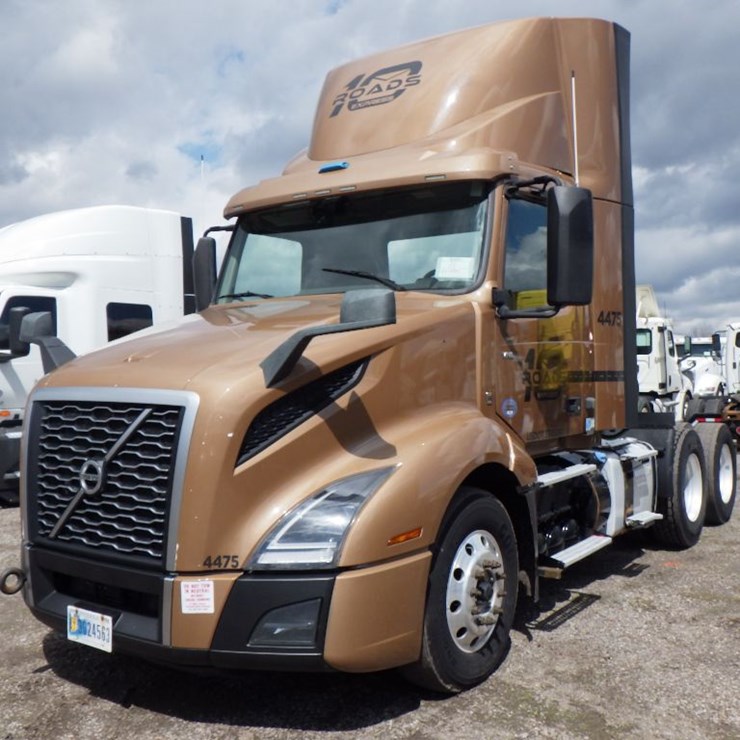 2022 VOLVO VNL300