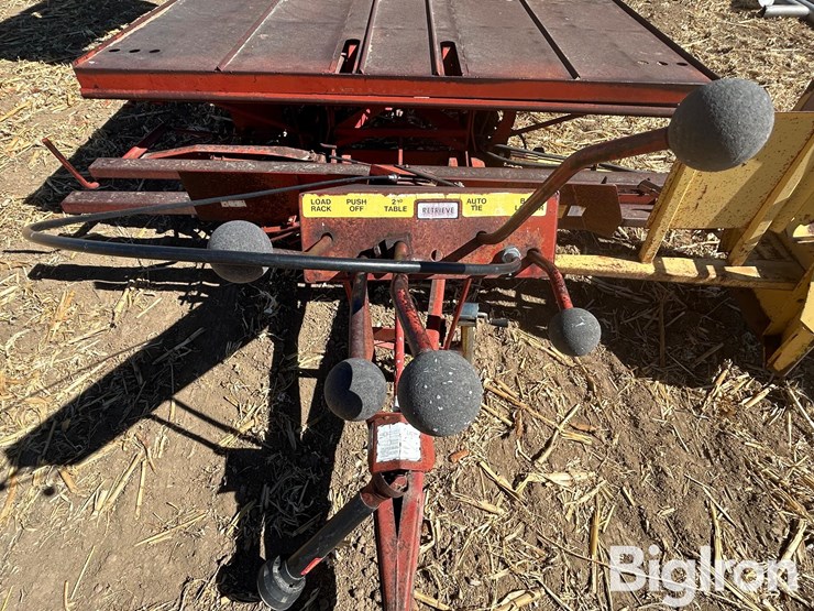 new-holland-1033-image-11