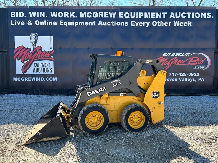 2019-deere-318g-image-1