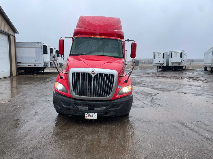 #234-•-2016-international-semi-tractor-(has-wi-title)-(denmark,-wi)-image-2