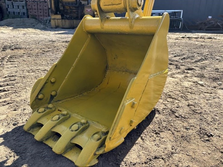 komatsu-pc28uu-2-image-11