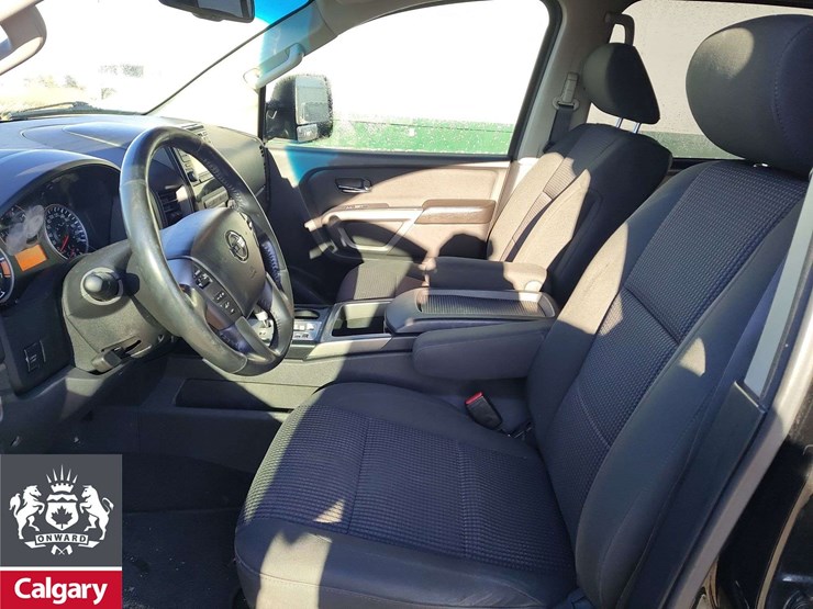 2015-nissan-titan-image-13