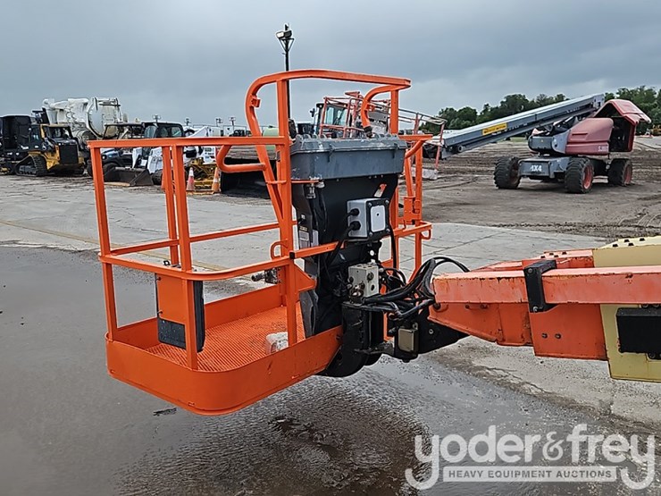 2007-jlg-800s-image-13