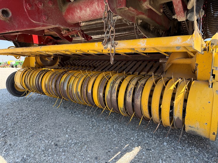 2009-new-holland-br7090-image-3