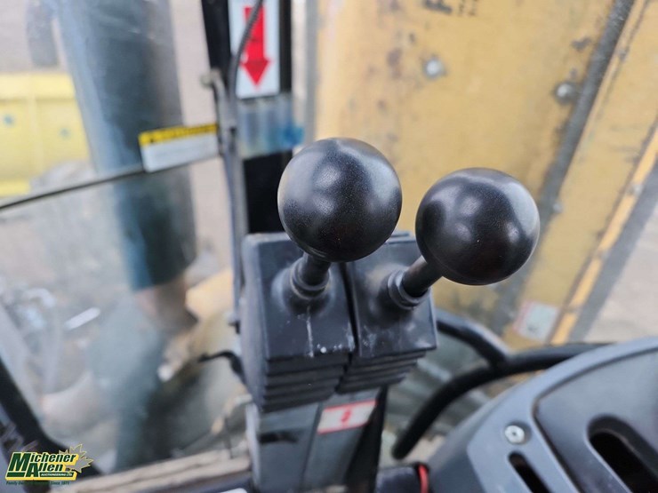 2008-new-holland-t6030-image-9