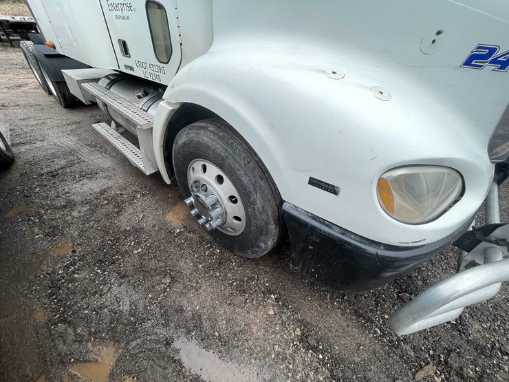 #238-•-2007-freightliner-semi-tractor-(title-in-delay)-(denmark,-wi)-image-43