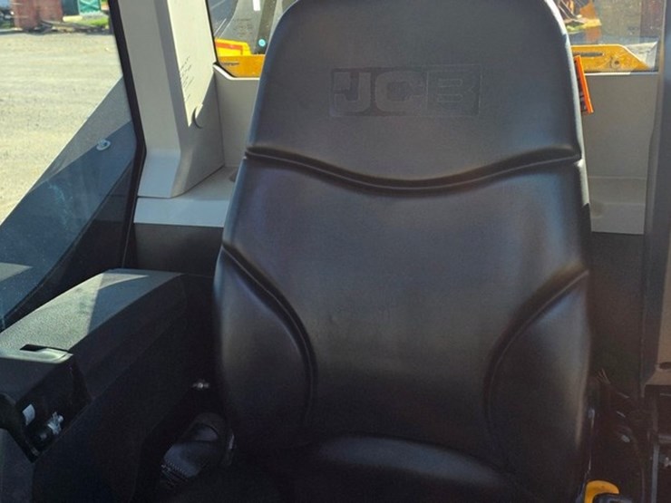 2024-jcb-215-image-50
