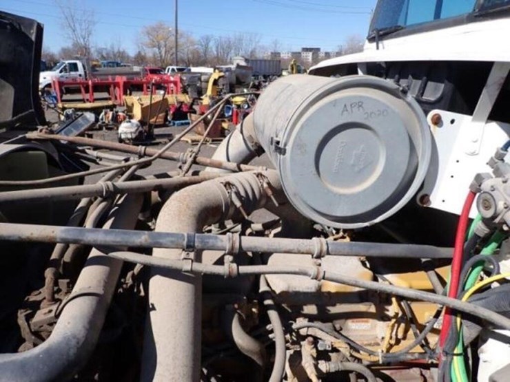 2001-freightliner-fld112-image-24