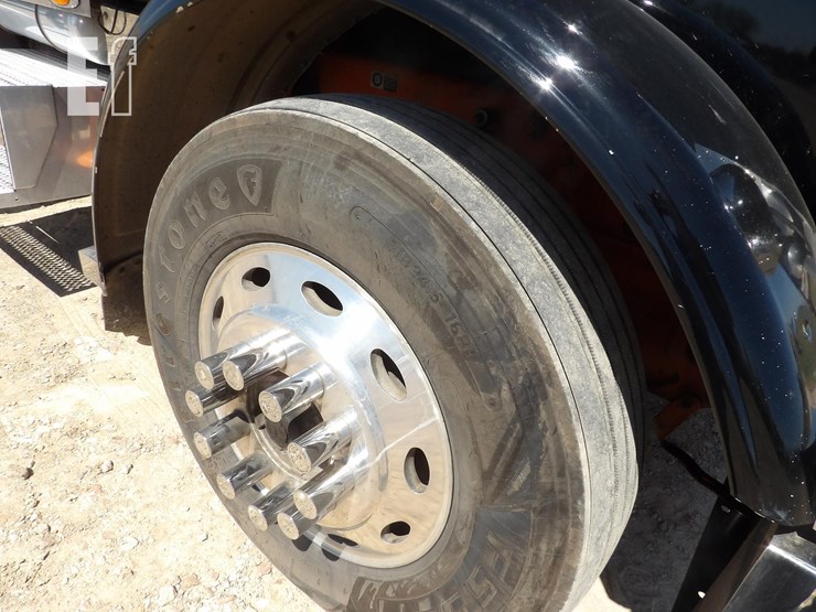 2008-peterbilt-389-image-18