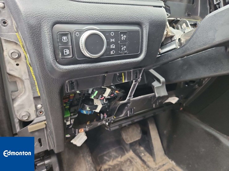 2020-ford-explorer-image-15