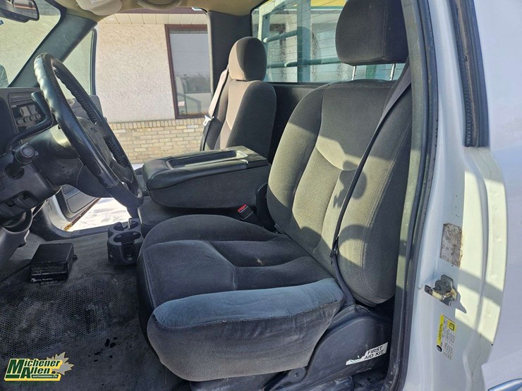 2006-gmc-sierra-2500hd-image-15