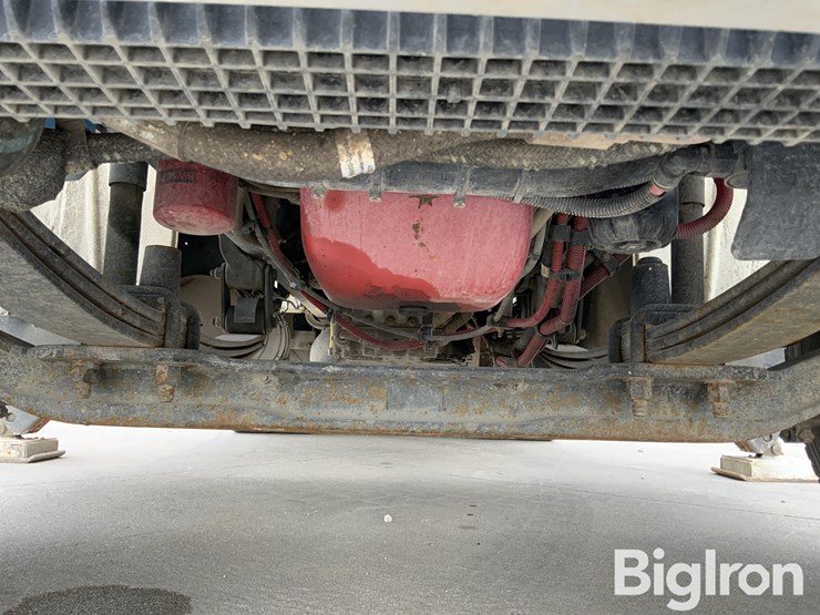 2014-freightliner-m2-106-image-18