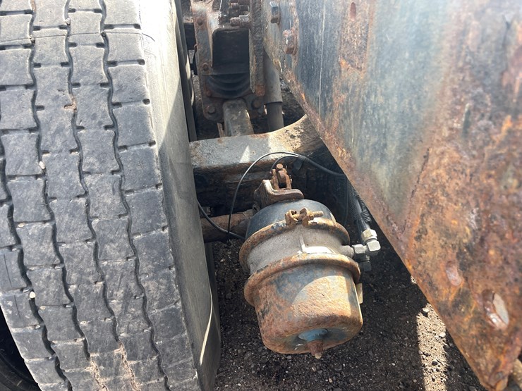 #242-•-2000-sterling-truck-tractor-(has-mn-title)-(mora,-mn)-image-36