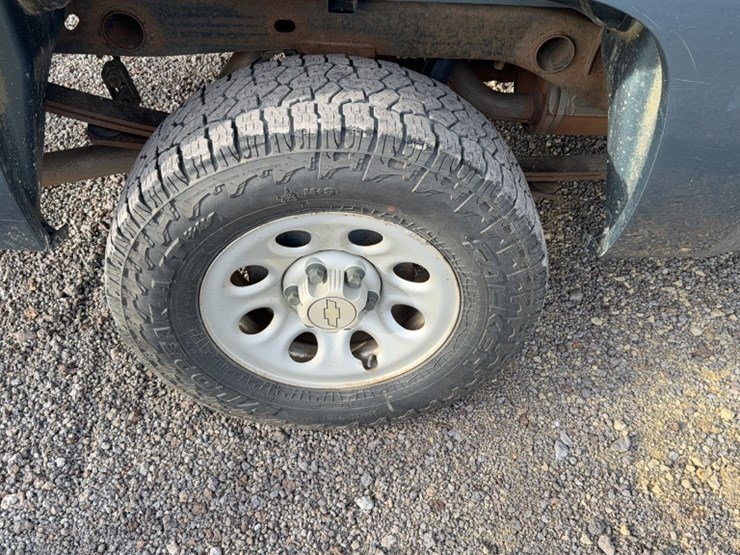 #4019-•-2009-chevy-silverado-pickup-truck-image-6