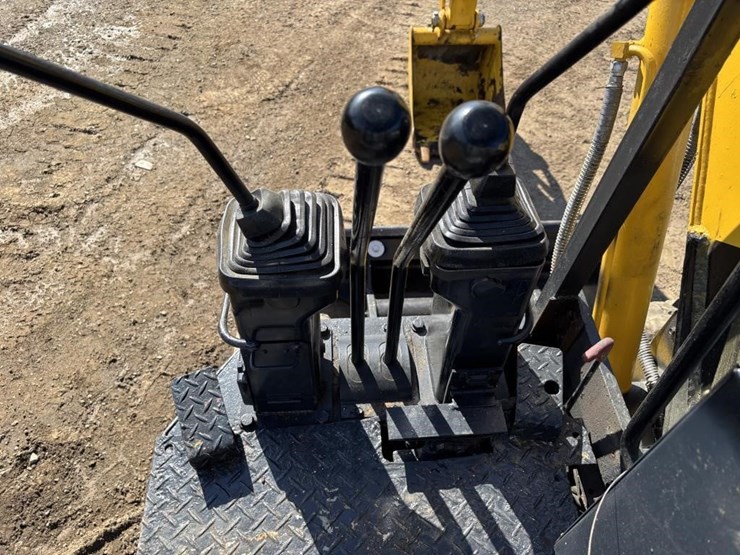 komatsu-pc28uu-image-25