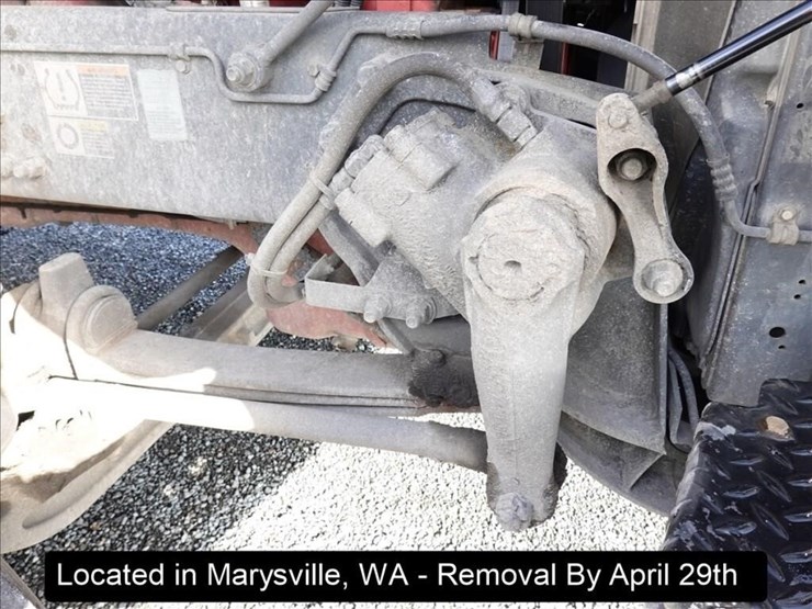 2015-peterbilt-567-image-13