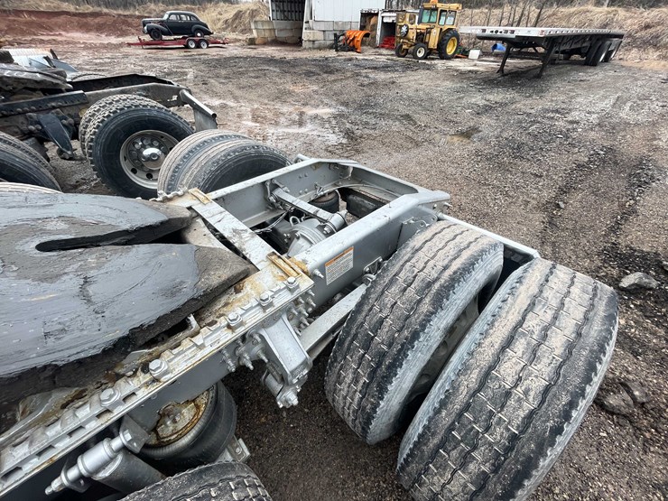 #236-•-2011-mack-semi-tractor-(title-in-delay)-(denmark,-wi)-image-23