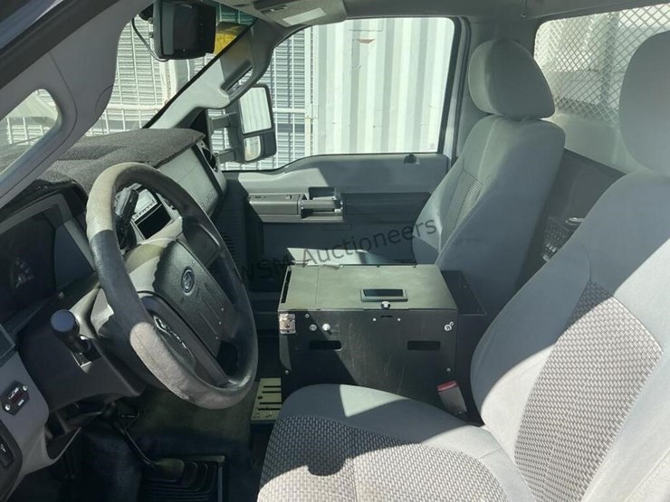 2015-ford-f550-image-29